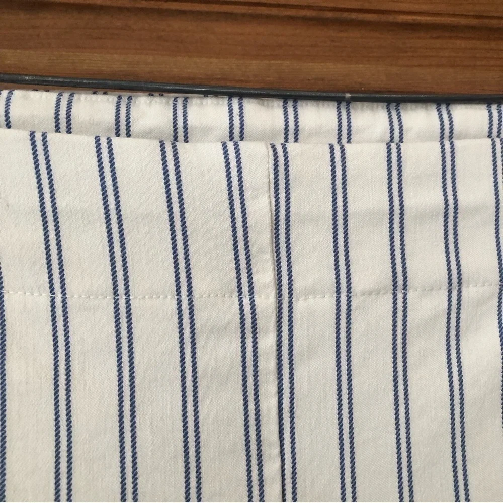 Chico/ Woman’s/Basic pull up Slit Ankle Pants / blue and white stripe / 1R-US 8R - Picture 3 of 7
